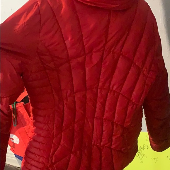 Red size small guess coat - Picture 2 of 3